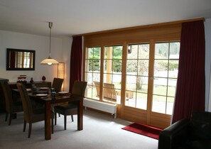 Dining room with seating for 4 and views of the rocky valley up to Wengen