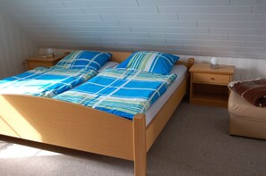 Schlafzimmer 1