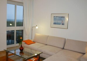 Wohnzimmer mit Blick aufs Meer