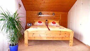 Sleeping area with double bed