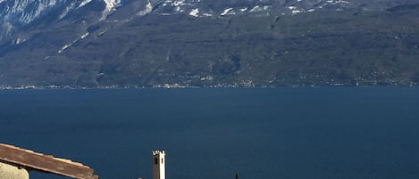 Blick auf den Montebaldo von der Terrasse