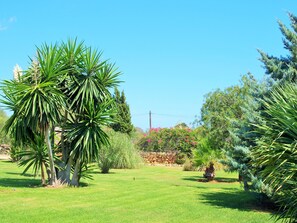 Gepflegter mediterraner Garten von 3.500 m²