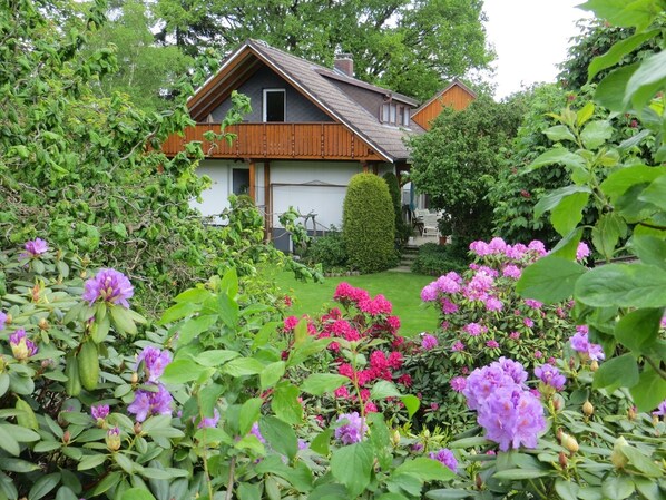 Unser Wohnhaus mit Fewo und Loggia
