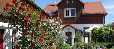 Landhaus Schramm vom Garten aus betrachtet