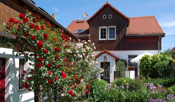 Landhaus Schramm vom Garten aus betrachtet