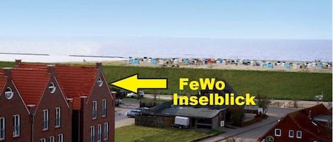 Dachstudio mit Blick vom Sofa auf die Nordsee und auf Juist und Norderney