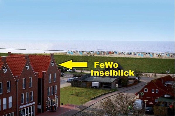 Dachstudio mit Blick vom Sofa auf die Nordsee und auf Juist und Norderney