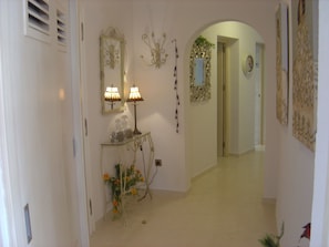 Corridor to the individual rooms in the house ... 