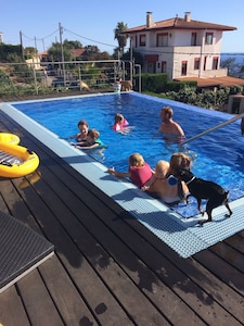 Apartment, solar heated pool, ideal for families!
