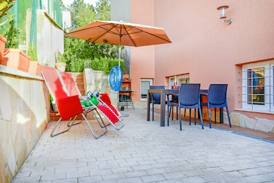 Apartment, solar heated pool, ideal for families!