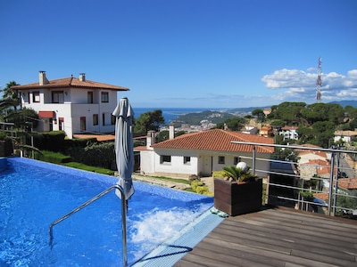 Apartment, solar heated pool, ideal for families!