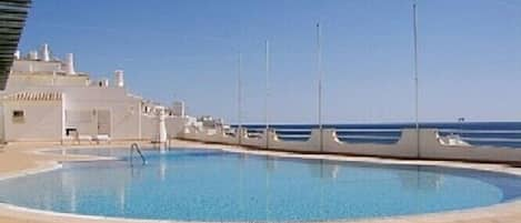 swimmingpool with sea view