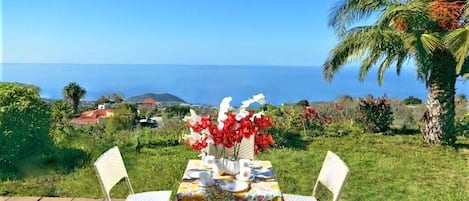 Terrasse mit Panorama-Meerblick