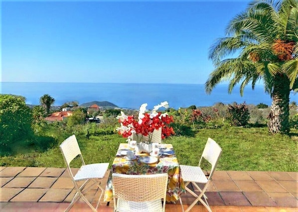 Terrasse mit Panorama-Meerblick