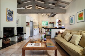 Characterful barn, open plan living room with high ceilings
