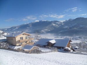 Haus Wiesenrain im Winter