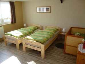 Schlafzimmer 1