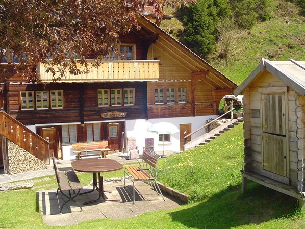 Sitzplatz beim Kinderspielplatz