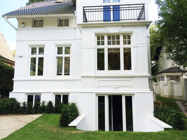 Wohnung im Souterrain mit Terrasse