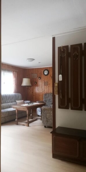 Entrance - cloakroom