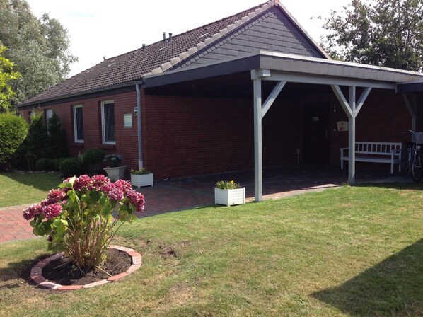 cottage right front
