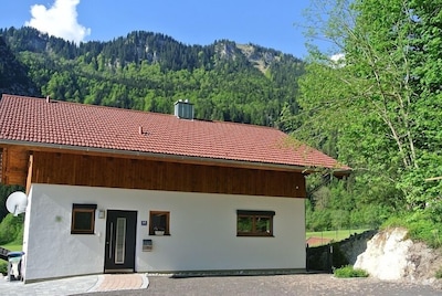 Exklusives Ferienhaus mit Panoramablick in den Alpen. Freistehend + individuell