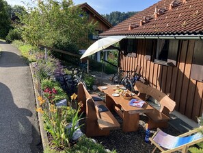 Gemütliche Sitzbank im Nordgarten
