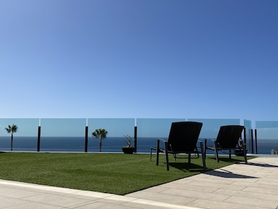 Apartamento de nueva construcción con terraza de 256 m2 y espectacular vista al mar.