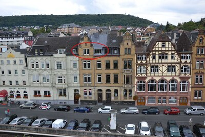 Urgemütliche Dachgeschosswohnung mit Rheinblick und historischem Flair