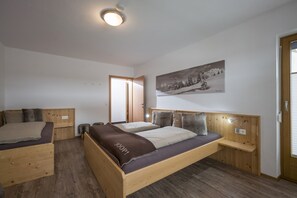 Apart Dornauer Melanie -Familienzimmer für 3 Personen - Kinderreisebett möglich