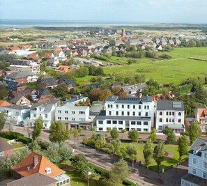 Blick vom Neuen Leuchtturm auf die Villa Patricia