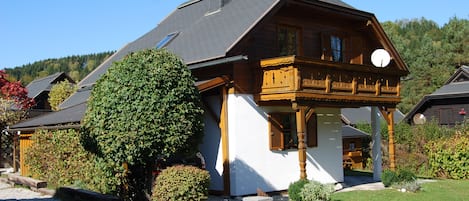 Ferienhaus mit Carport und Stellplatz