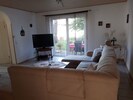 Wohnzimmer mit Flachbildschirm 