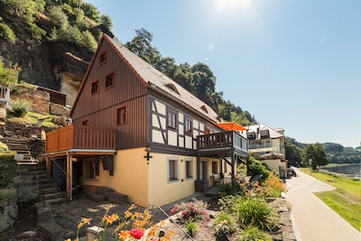 Half-timbered house directly on the Elbe with a view of the Elbe