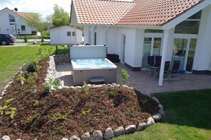 Außenwhirlpool mit Terrasse