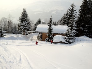 Hütte mit Auto im Winter erreichbar