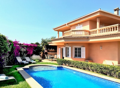 Beautiful privat villa, pool, WiFi, air conditioning, 12 minutes from Palma