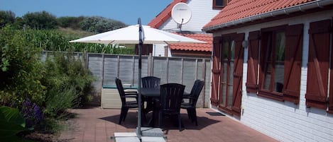 Terrasse und Sicht auf Dünen