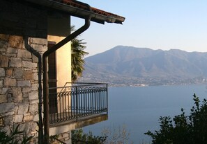 Blick auf den Lago von rechter Hausseite