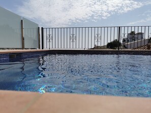 Pool mit Meerblick