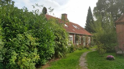Casa de vacaciones idílica con jardín privado en una hermosa finca antigua