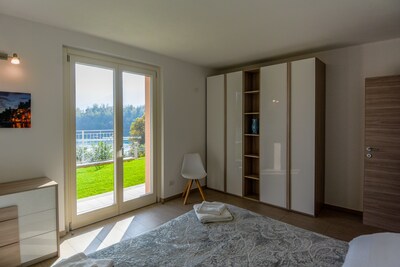 Brandnew apartment with stunning view, garden and pool