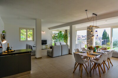 Brandnew apartment with stunning view, garden and pool