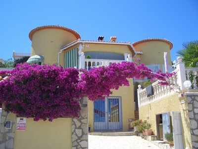 High quality apartment with private pool ,, wonderful view to the sea, W'LAN