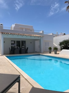 House by the sea at Cala D'or, sea view, pool, air conditioning, WiFi, satellite TV, sep. Studio