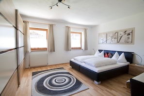 Neu renoviertes Schlafzimmer inkl. Schlafsofa