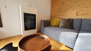 Wohnzimmer mit Elektrokamin