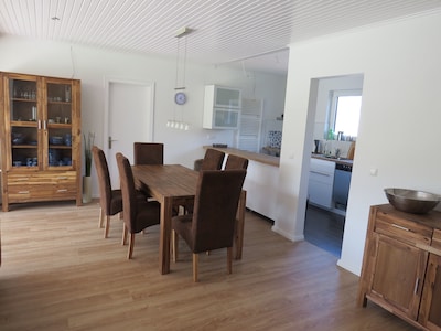 Modern holiday home for 2 to 7 people, 50m to the dike, single storey, 110m², garden