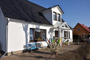 modernisiertes Büttnerhaus im Herzen des malerischen Ortes Dierhagen