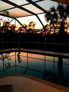 NOVO! Villa elegante em Bonita Springs! Moderno, com piscina de água salgada de grandes dimensões! 